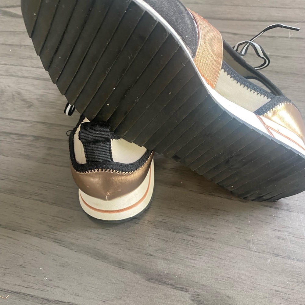 BEBE SNEAKERS.. size 7.5 woman..Rose gold,cream,& black
